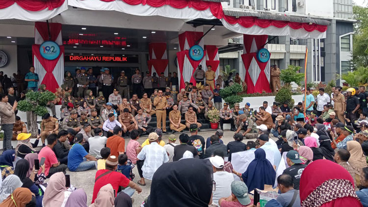 Tanah Batalyon Kesehatan di Tarok City Diprotes, Bupati tak Bisa Tangguhkan SK 2 tanah batalyon kesehatan di tarok city diprotes warga bupati tak bisa tangguhkan sk 1