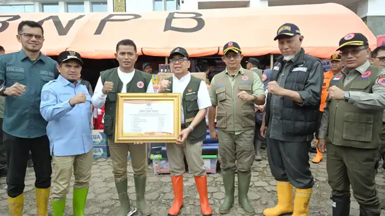 Menko PMK Tinjau Dampak Galodo Solok, Pemerintah Perkuat Penanganan dan Mitigasi 9 menko pmk tinjau dampak galodo solok pemerintah 7