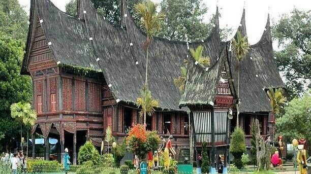 Museum Rumah Adat Baanjuang Bukittinggi