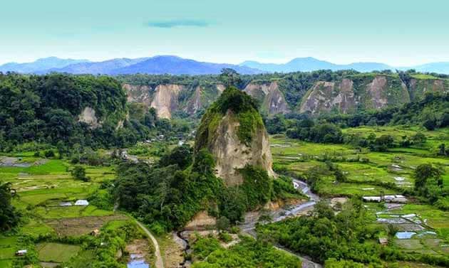 Ilustrasi yang memperjelas kontroversi seputar Kawasan Ngarai Sianok: Pemandangan Spektakuler Di Kabupaten Agam.