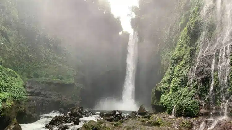Laporan langsung dari tempat kejadian yang berkaitan dengan Air Terjun Langkuik Tinggi: Keindahan Alam Di Agam Yang Luar Biasa.