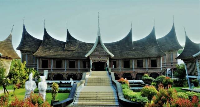 Gambar eksklusif yang menyoroti fenomena Museum Adityawarman.