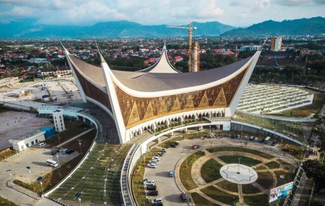 Ilustrasi tentang Masjid Raya Sumatera Barat: Keindahan Arsitektur Dan Spiritual Di Padang yang menarik untuk dibahas.