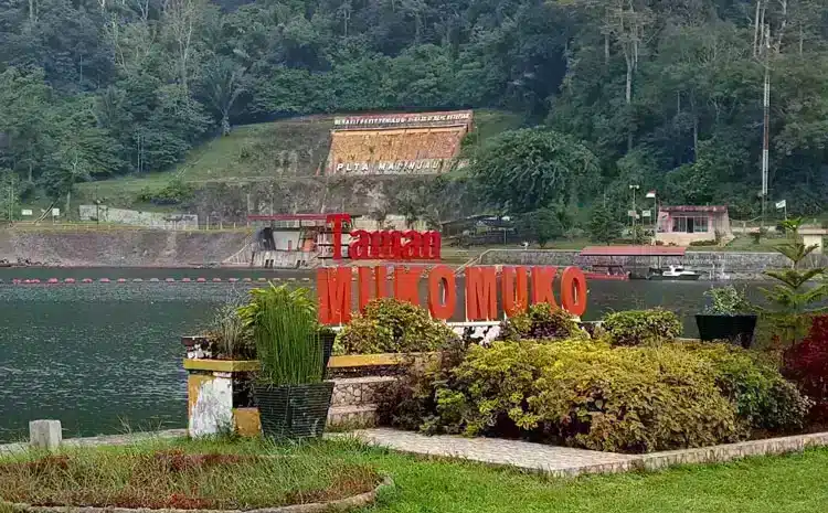 Gambar yang menggambarkan dampak sosial dan ekonomi dari Taman Muko-muko.