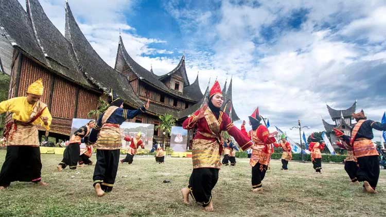 Gambar investigasi yang memberikan bukti baru terkait Kesenian di Sumatera Barat.