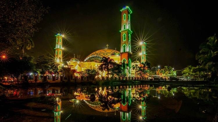 Ilustrasi yang memperjelas kontroversi seputar Sumbar tegaskan komitmen,wisata halal.