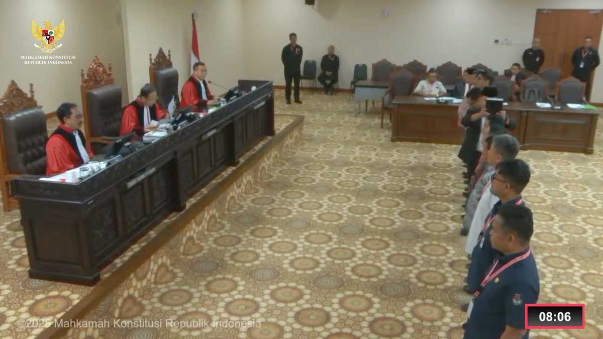 Potret situasi terkini seputar Anggit Kurniawan Nasution,Welly Suhery,sengketa Pilkada Pasaman 2024 yang menarik perhatian publik.