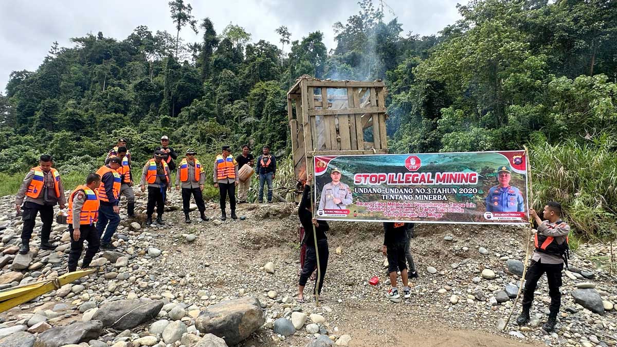 Gambar yang menggambarkan dampak sosial dan ekonomi dari Tambang emas.
