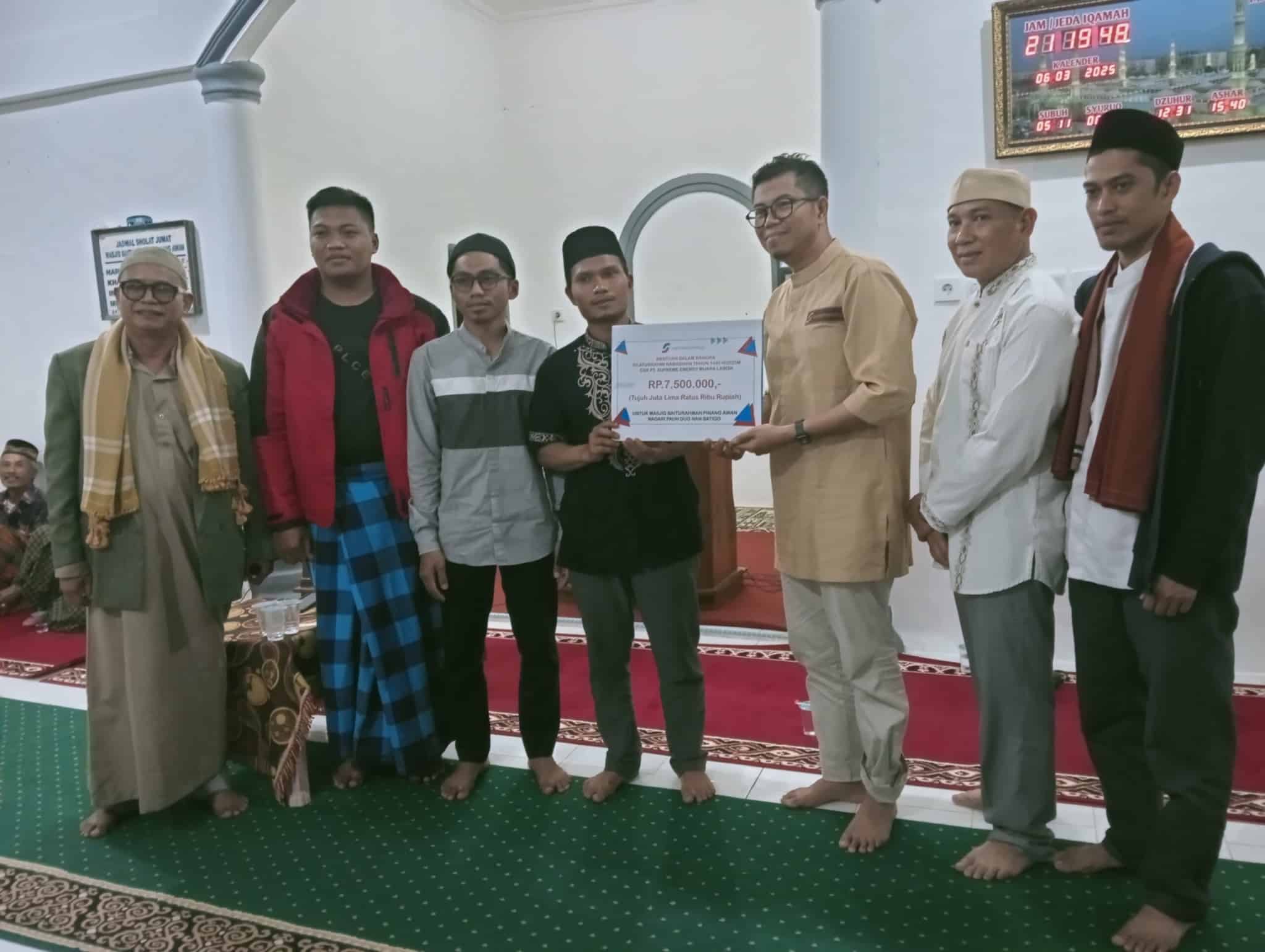 Ilustrasi tentang Safari Ramadhan PT SEML,PT Supreme Energy Muaro Laboh,Masjid Baiturrahman Pinang Awan yang menarik untuk dibahas.