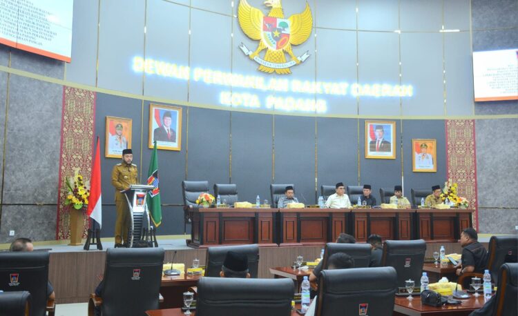 Cuplikan visual dari kejadian terbaru terkait Kemajuan birokrasi,Pemko Padang,Perda Kota Padang nomor 10 Tahun 2017,Perda Kota Padang Nomor 6 Tahun 2016,Penyelenggaraan Pangan.