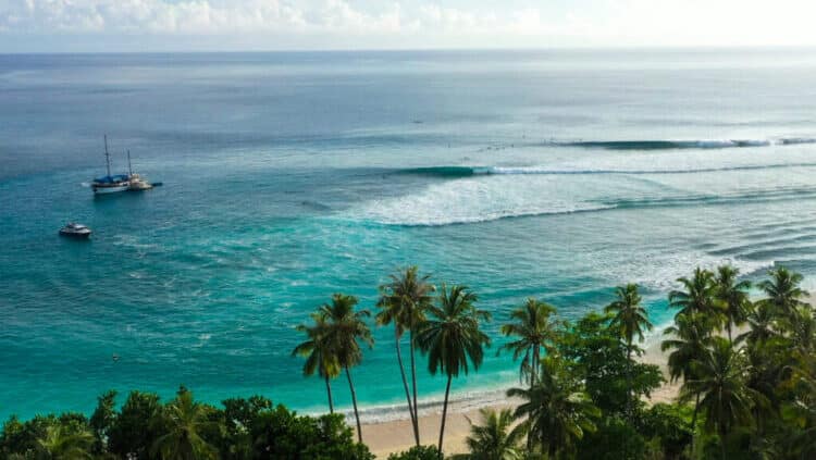 Ilustrasi mendalam tentang dampak Katiet Beach Resort: Wisata Surfing Dan Keindahan Alam Mentawai dalam masyarakat.