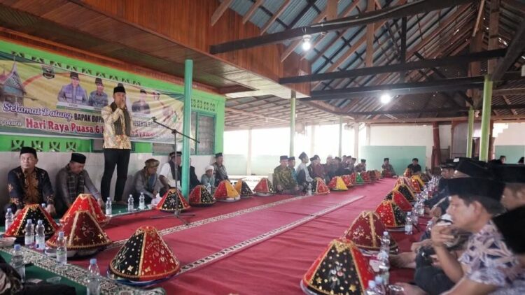 Visualisasi unik yang memberikan perspektif berbeda tentang Lestarikan Tradisi,puasa enam hari,bupati sijunjung.