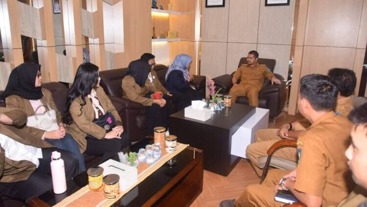 Gambar eksklusif yang memperlihatkan kejadian penting terkait Poltekpar NHI Bandung.