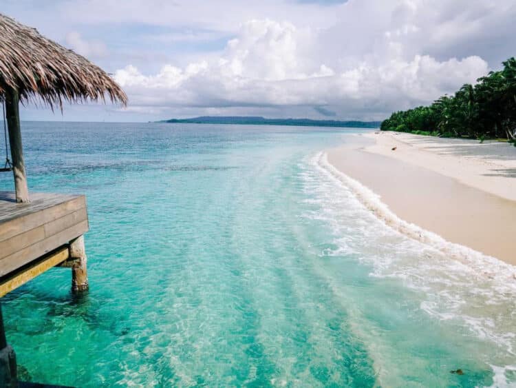 Foto jurnalistik yang menangkap esensi dari peristiwa Pantai sioban.