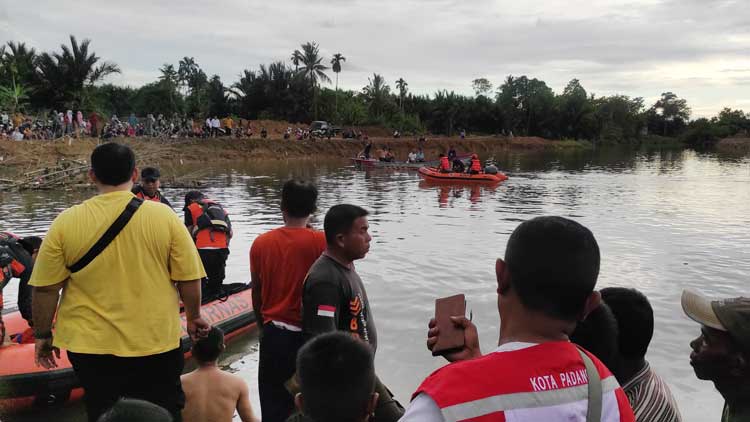 Berita dunia: bagaimana Remaja tenggelam di Batang Kandis,lubuk buaya,bocah tenggelam di batang kandis mempengaruhi dinamika global?