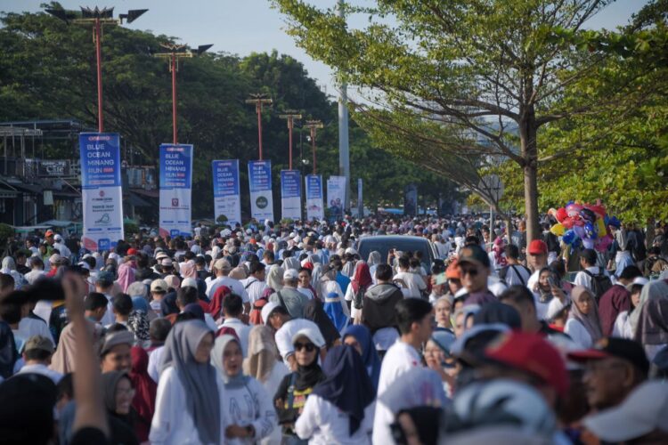 Gambar yang merepresentasikan Fun Walk,Blue Ocean Minang Run dari sudut pandang yang berbeda.