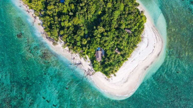 Foto yang menangkap momen emosional dalam berita tentang Togat Nusa Retreat.