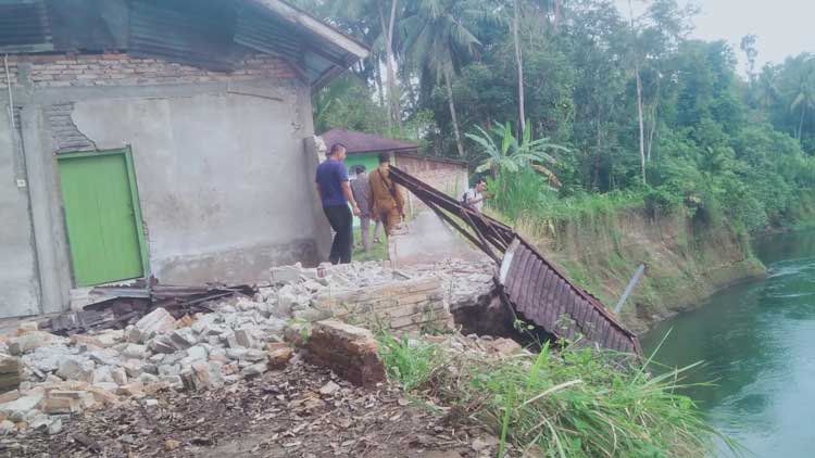 Tangkapan gambar eksklusif dari lokasi kejadian terkait Abrasi Sungai di Pasie Laweh,Nagari Bisati Sungai Sariak.