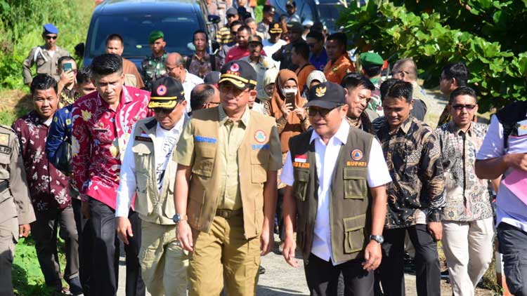 Laporan langsung: fakta terbaru dan opini publik tentang Kepala BNPB ke Padang Pariaman,Jembatan Sikuliek,Jembatan Kayu Gadang.
