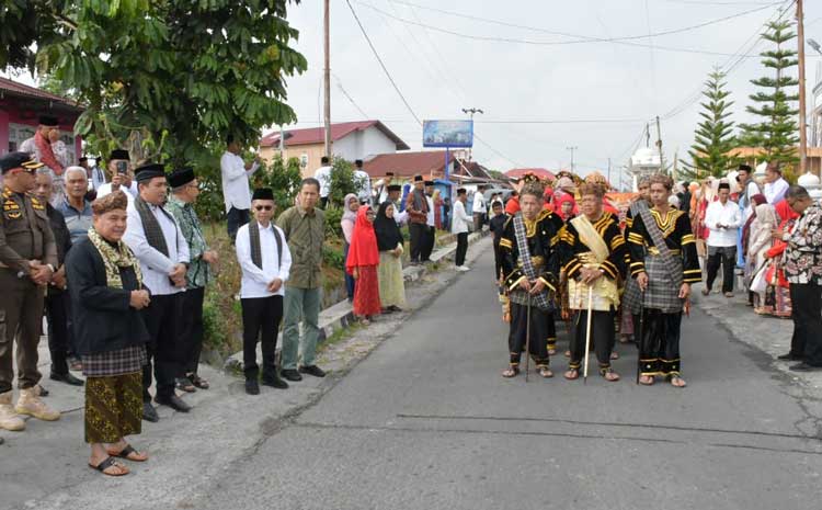 Visualisasi yang merangkum perkembangan signifikan dalam kasus Batagak Pangulu Suku Tanjuang,nilai-nilai budaya Minangkabau,Niniak Mamak Pucuak Suku Tanjuang,identitas lokal Kabupaten Agam.