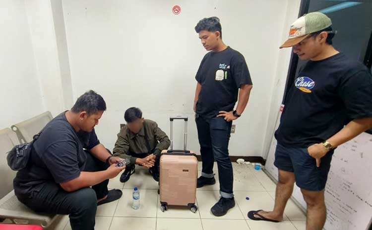 Laporan langsung dari tempat kejadian yang berkaitan dengan Kurir sabu-sabu.