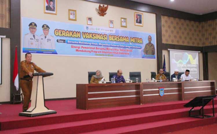 Foto yang menangkap dinamika Imunisasi di payakumbuh dalam peristiwa besar.