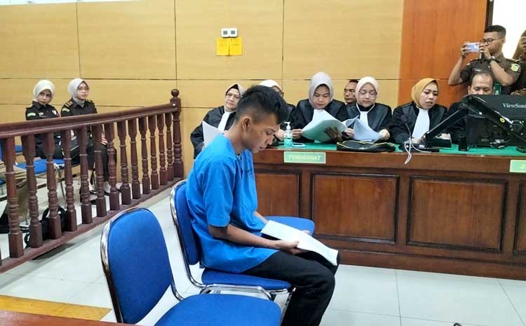 Infografis terkini yang menjelaskan fenomena JPU tuntut Indragon dihukum mati,Indra Septiarman,Nia Kurnia Sari,gadis penjual gorengan dengan detail.