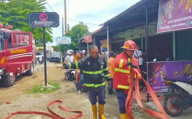 Ilustrasi yang memperjelas kontroversi seputar Kebakaran Kedai Laundry di Padang.
