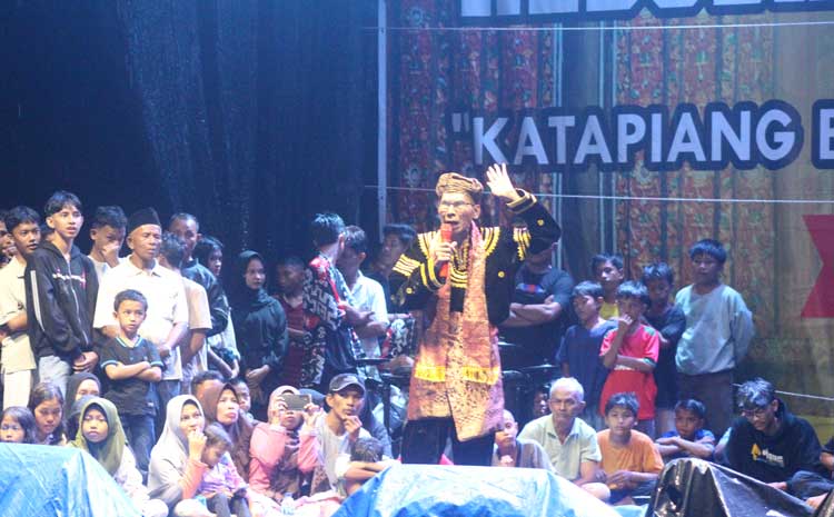 Berita eksklusif tentang Pembukaan Pekan Budaya Nagari Katapiang,Pekan Kebudayaan Nagari Katapiang,Pekan Kebudayaan Daerah,Rangkayo Rajo Sampono dan perkembangannya saat ini.