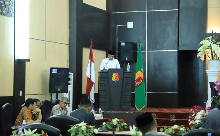 Ilustrasi yang menghidupkan laporan mendalam tentang Perda Kota Solok Nomor 1 Tahun 2025.