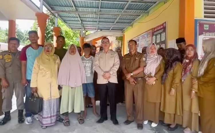 Gambar eksklusif yang memperlihatkan kejadian penting terkait Siswa baru SMPN 1 Batang Anai tak masuk sekolah.