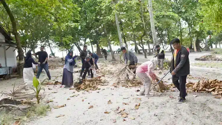 Potret kontroversi terbaru yang melibatkan Goro di Pulau Angso Duo,Pulau Angso Duo.