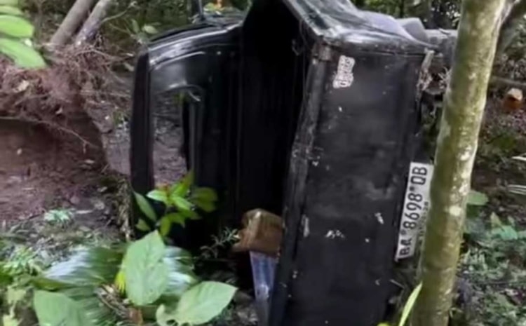 Momen menarik dalam berita yang melibatkan Mobil Pick Up Masuk Jurang,pick up masuk jurang di Limau Purui.