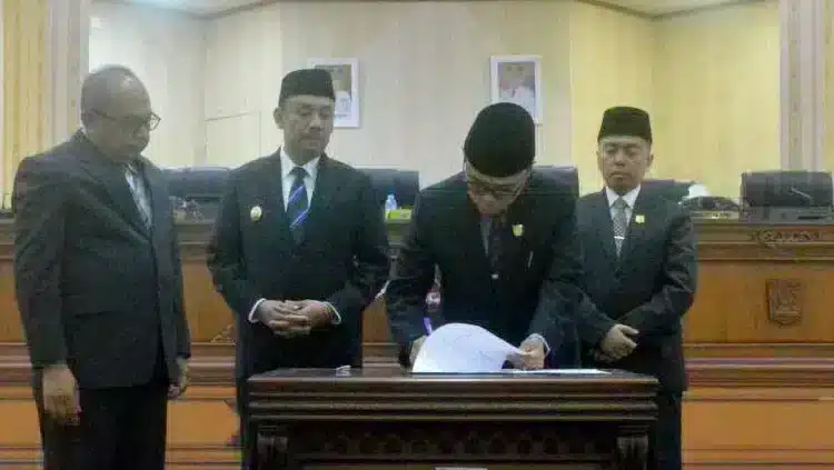 Ilustrasi yang menjelaskan tren terbaru terkait Perubahan APBD Kabupaten Agam 2025.