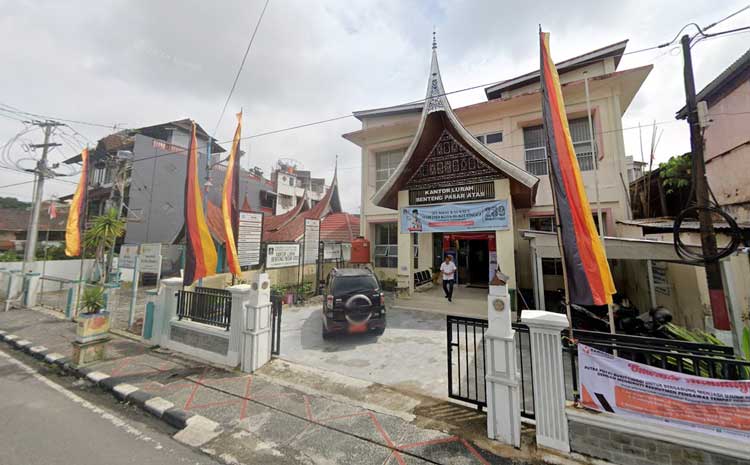 Foto yang menangkap momen emosional dalam berita tentang Profil Kelurahan Benteng Pasar Atas,RW dan RT di Kelurahan Benteng Pasar Atas,Jumlah Penduduk Kelurahan Benteng Pasar Atas,Agama Masyarakat Kelurahan Benteng Pasar Atas.