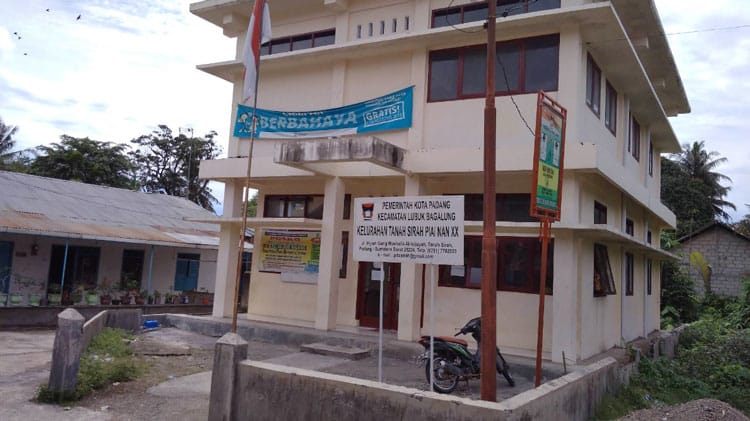 Gambar yang menggambarkan dampak sosial dan ekonomi dari Profil Kelurahan Tanah Sirah Piai Nan XX, RW dan RT di Kelurahan Tanah Sirah Piai Nan XX, Jumlah Penduduk Kelurahan Tanah Sirah Piai Nan XX.