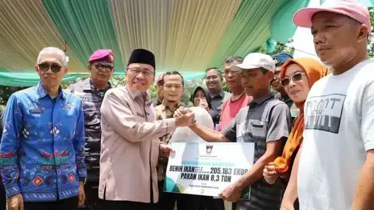 Foto yang menangkap momentum penting terkait isu Bantuan Usaha Perikanan di Padang.
