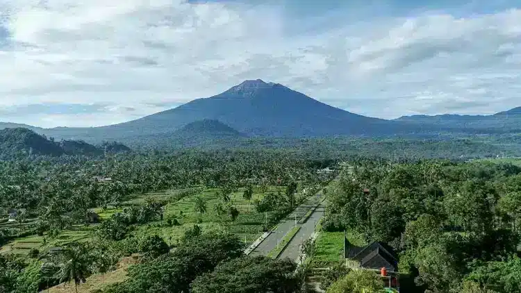Gambar yang memperjelas kompleksitas berita seputar Jalur Pendakian Gunung Kerinci via Solsel.