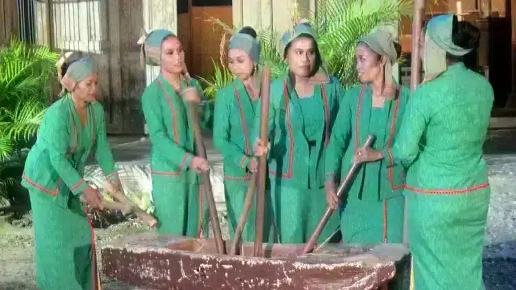 Gambar eksklusif yang memperlihatkan kejadian penting terkait Gejog Lesung.