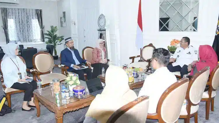 Foto eksklusif yang menyoroti sisi lain dari kisah UT Padang dan Pemko Pariaman,Saga Saja Plus.