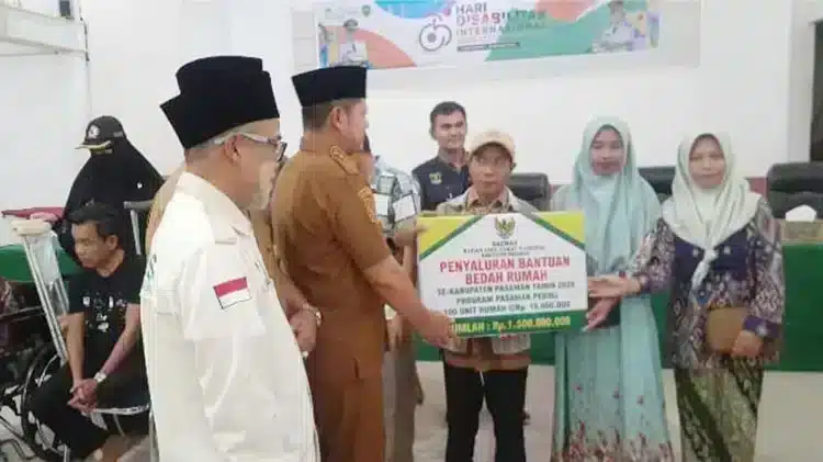 Ilustrasi berita yang menggambarkan reaksi publik terhadap RTLH di Pasaman.