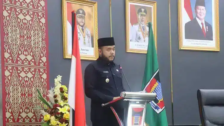 Visualisasi yang mendukung laporan investigatif mengenai RAPBD Padang 2026,Rapat Paripurna DPRD Padang,Perubahan APBD Padang 2025.