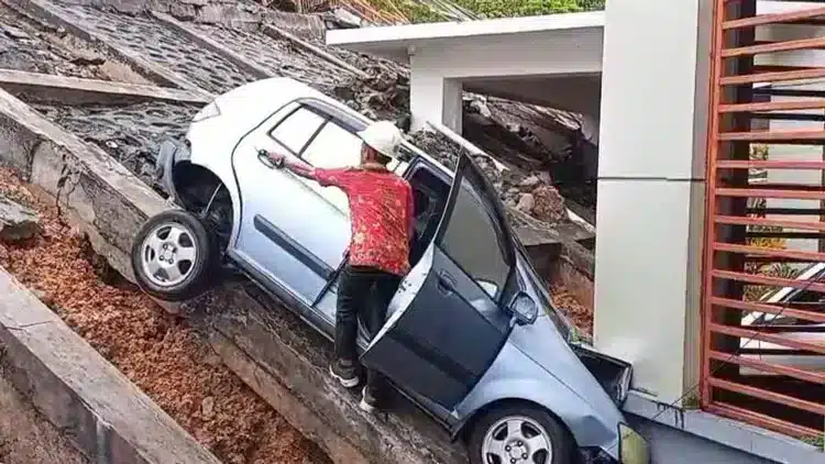 Visualisasi yang menampilkan perubahan drastis terkait Kampus UIN Padang Longsor,Kampus UIN Padang,Kampus UIN di Sungai Bangek.