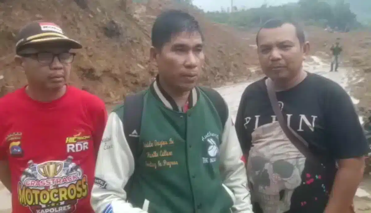 Momen menarik dalam berita yang melibatkan Longsor di Talamau,Nagari Sinuruik,Kecamatan Talamau.