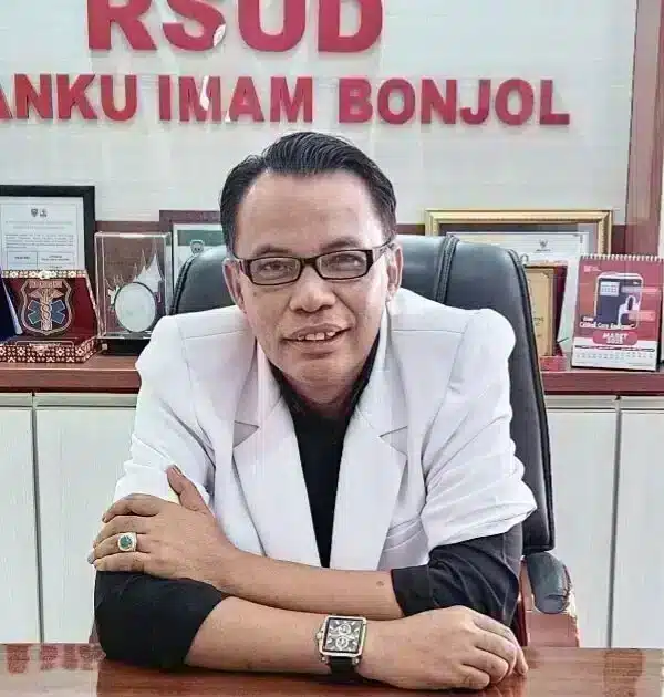 Polemik terbaru: bagaimana RSUD Tuanku Imam Bonjol,pelayanan kesehatan memengaruhi kebijakan pemerintah?