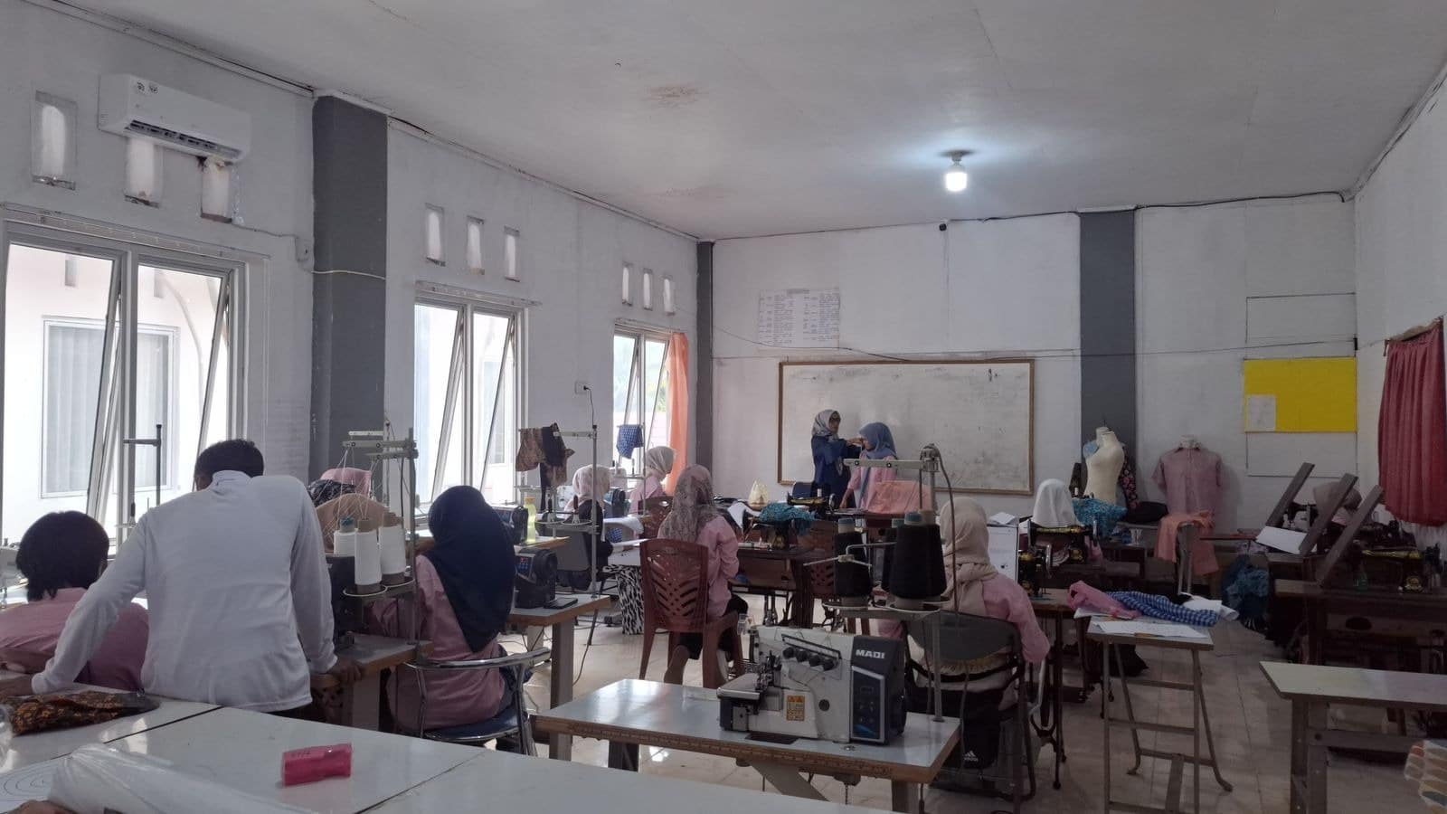 Pelatihan di dinas tenaga kerja dan transmigrasi Solok Selatan. Ardi/TimAs