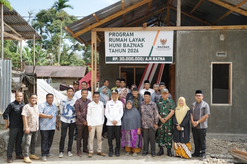 Salah satu rumah warga yang di bedah oleh Baznas Solok Selatan. Ardi/TimAs