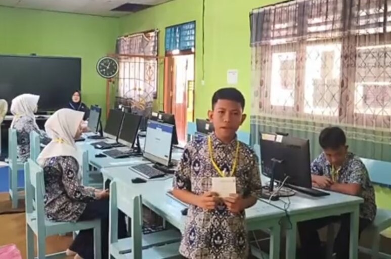 Foto yang menggambarkan situasi di sekitar SMPN 1 Rao Selatan.