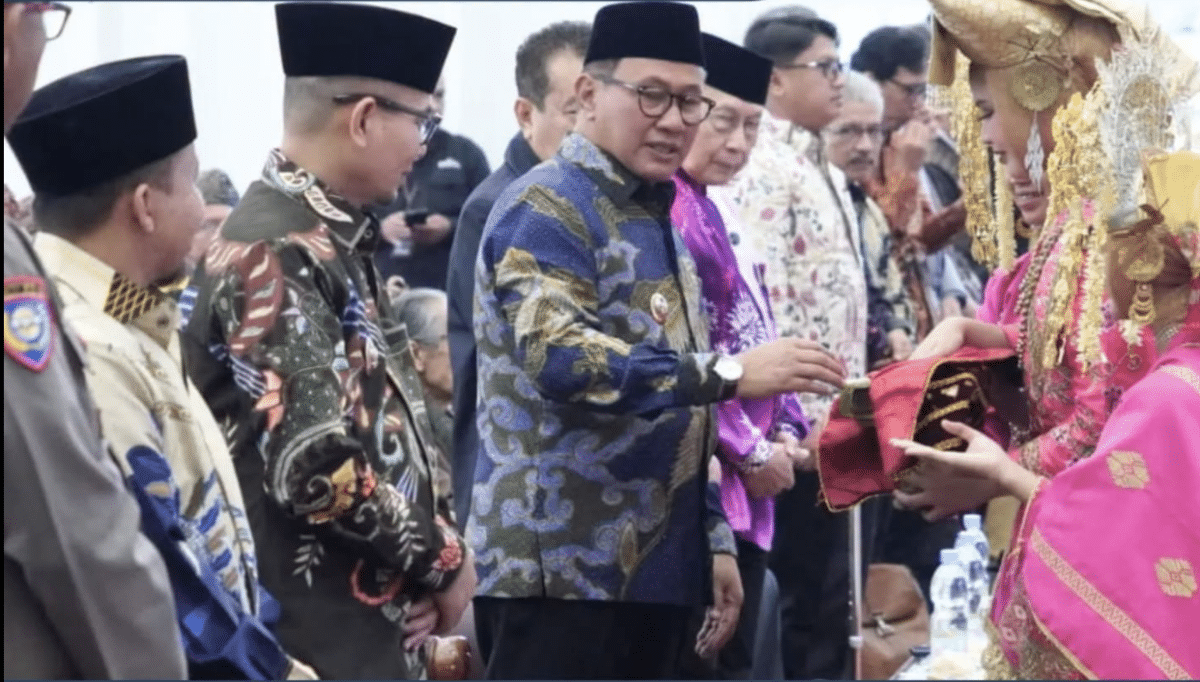 Ilustrasi kontekstual mengenai fenomena Jam gadang saat ini.