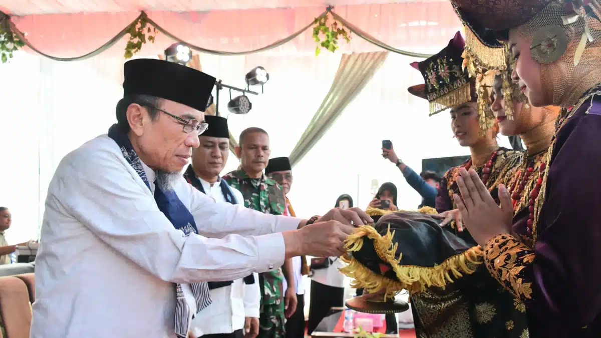 Ilustrasi yang menampilkan fakta utama MTQN ke-42 Kecamatan Padang Timur.
